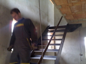 KOVOVÉ SCHODY,VSTUPNÍ DVEŘE,BALKONY,KOVANÉ MŘÍŽE,POZINKOVÁNÍ,MONTÁŽ.