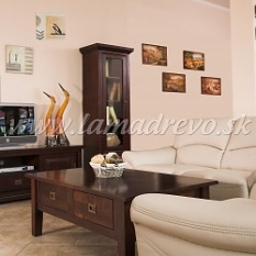 Obývacia zostava z masívu Amadeus 4 - TV stolík s úložným priestorom