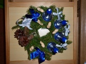 Adventní věnec modro stříbrný