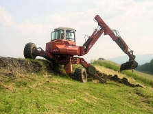 kráčajúce rýpadlo LAND SERVIS - Ing. Michal Ivaň Trebišov
