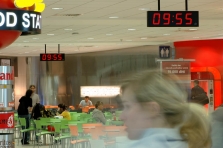 Letiště Václava Havla Praha - digitální hodiny, systém řízení jednotného času