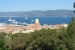 St.Tropez je vzdáleno přes moře kolem 2.5 km.Po cyklo cestách asi 7.5 km