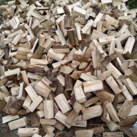 Štípané měkké dřevo