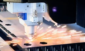 Vláknový laser