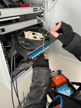 Instalace optických kabelů a rozvaděčů