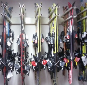 Prodej, servis a půjčovna lyžařské a snowboardové výzbroje