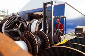 Kabely, kabelové trasy a elektroinstalační materiál – dodávky na stavby