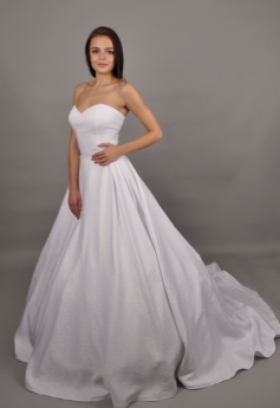 Půjčovna svatebních a společenských šatů