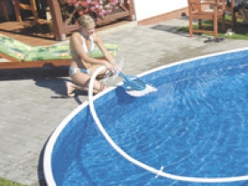 Poloautomatické bazénové vysavače