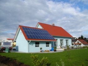 Menší fotovoltaické systémy zapojené do distribuční sítě