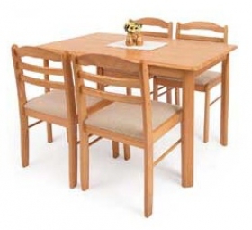 Dřevěné jídelní stoly a židle