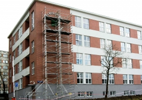 logotyp a světelný panel na budově UTB Zlín, průměr konstrukce 420 cm.