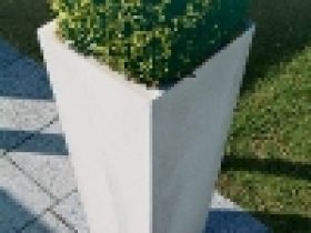 Betonové květináče, zahradní vázy a lavičky