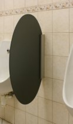 Oddělovací stěna mezi pisoáry (urinály)