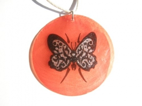Perleťový náhrdelník s motýlem červený