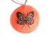 Perleťový náhrdelník s motýlem červený