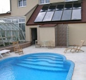 Ohřev bazénu s použitím slunečních kolektorů pro celoroční provoz