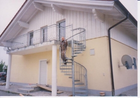 Zábradlí, schody, kotce