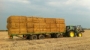 Přeprava hranolovitých balíků sena a slámy