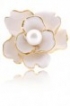 Velký bílý květinový prsten s perlou 