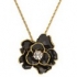 Zlatý náhrdelník s černou růží s krystalem Swarovski uprostřed  