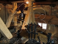Nástavba zvonové stolice ve věži kostela sv. Jakuba, staršího v Jílovicích