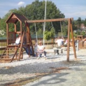 Dětské hřiště s lanovkou