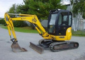 Práce se strojem JCB 8032