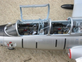 L-29 Delfín - model v měřítku 1:32