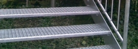 Venkovní ocelové schody