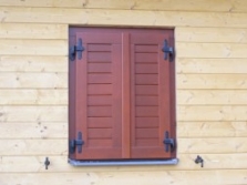 dřevěné okenice
